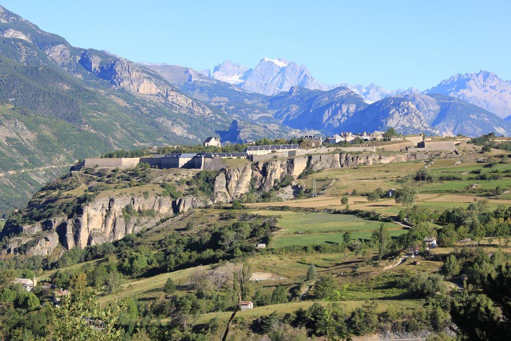 La Rochette Hotel Guillestre Luaran gambar